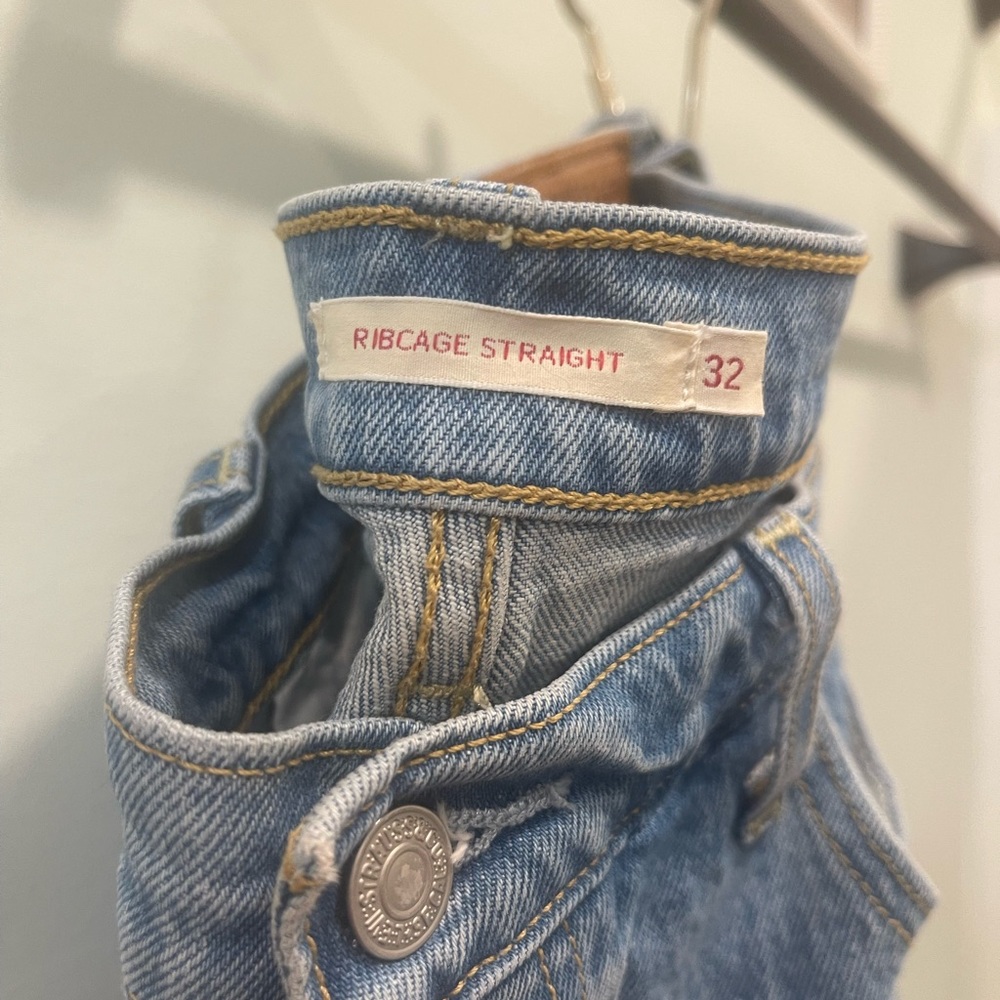 Levi’s ribcage straight no-distress jeans